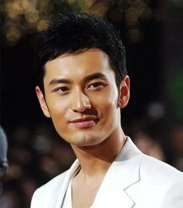 黄晓明吃瓜好干净,展现绅士风范，瓜果干净如新