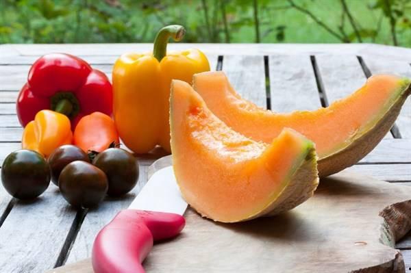 吃哈密瓜后吃花生,夏日消暑美食新体验